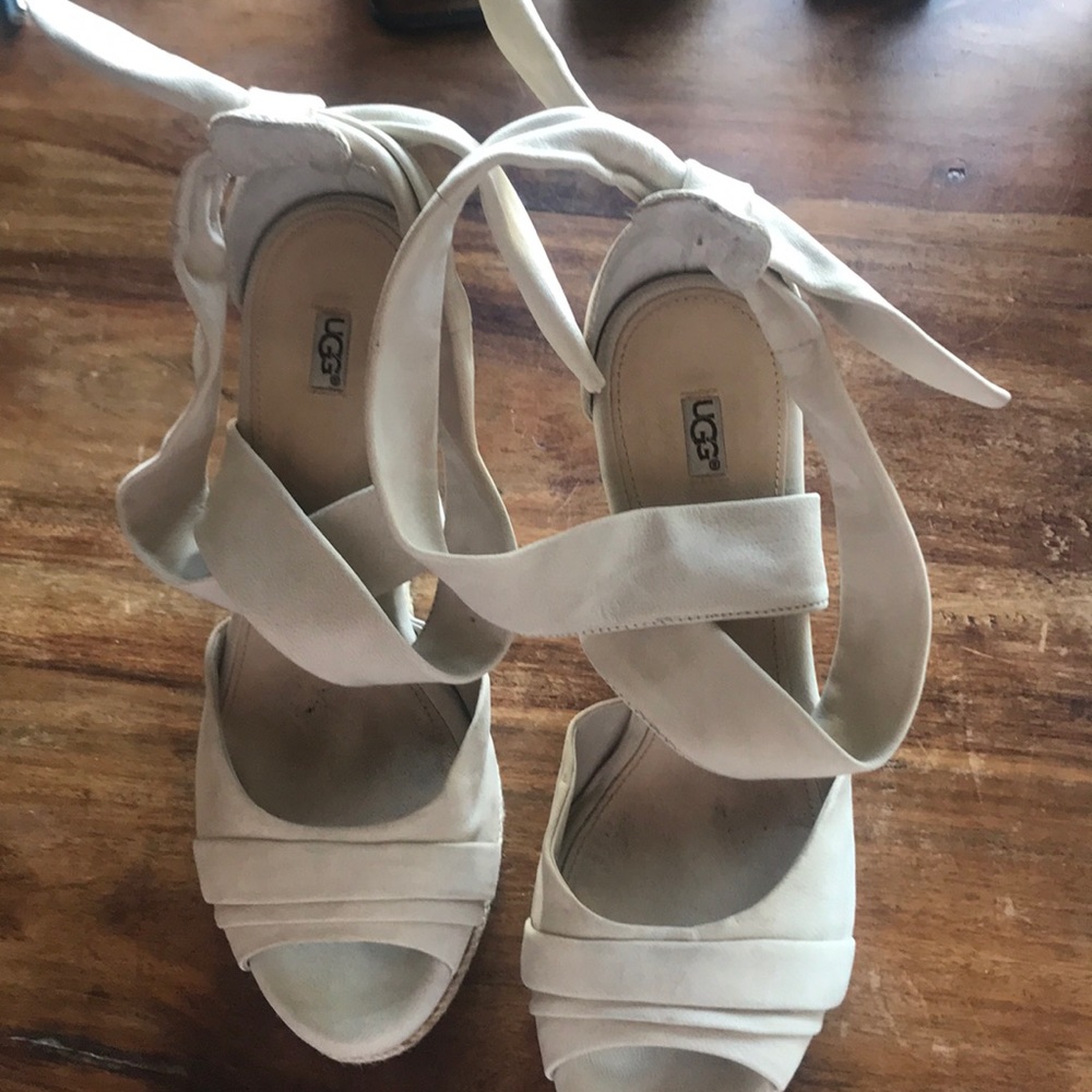 Wrap and Tie Cream Women’s UGG Wedges Sz 7.5